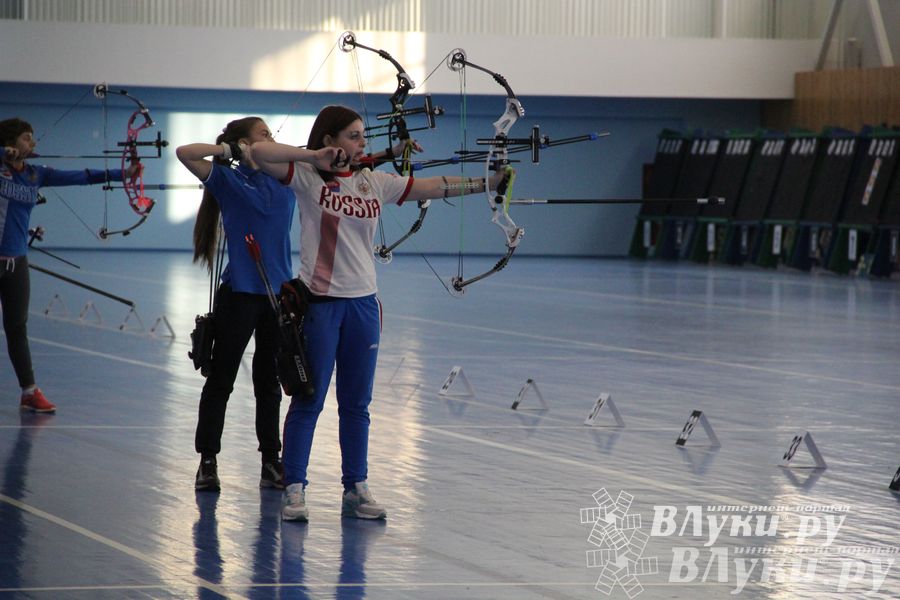 Великолучанка Александра Савенкова стала обладательницей золота на всероссийских соревнованиях по стрельбе из лука (фото)