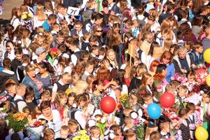 Самую многочисленную школу Великих Лук пополнили 116 первоклассников (ФОТО)