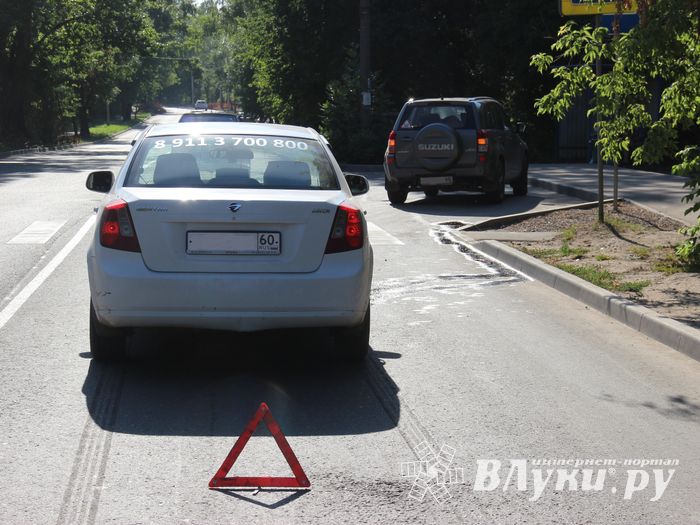 ДТП на улице Малышева в Великих Луках (ФОТО)