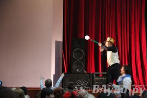 Шоу магических зонтиков и мыльных пузырей увидели юные великолучане