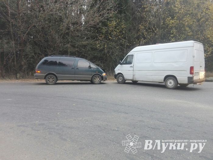 В зеленой зоне столкнулись фольксваген и тайота (ФОТО)