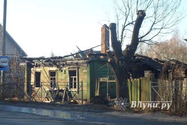 В Невеле сгорел дом из-за неисправной проводки (фото)