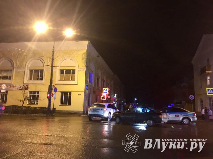 В Великих Луках произошло ДТП (ФОТО)