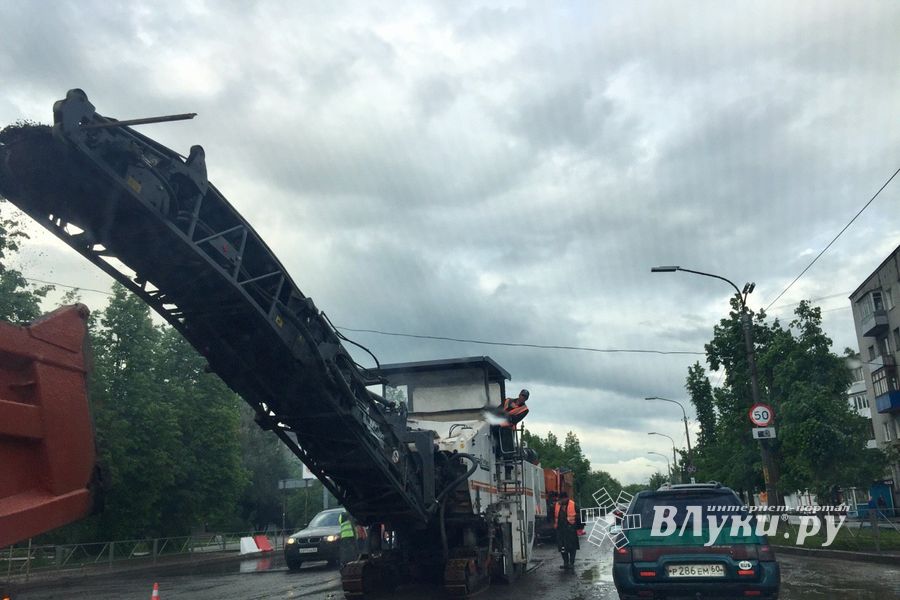 В Великих Луках отремонтируют самый проблемный дорожный  перекресток (ФОТО)