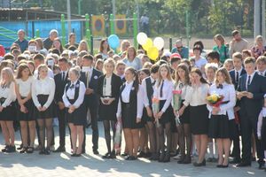 В Великих Луках торжественно встретили День знаний (ФОТО)