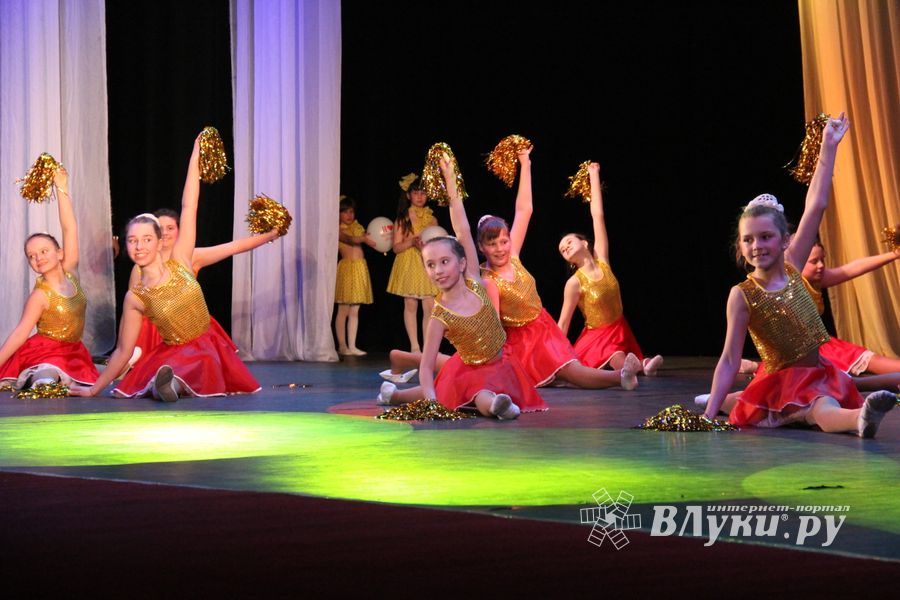 «Великолукская Веснянка» на сцене ДК ЛК