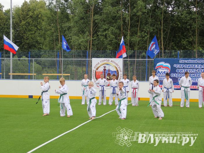 Открытие физкультурно-оздоровительного комплекса в Великих Луках (фото)