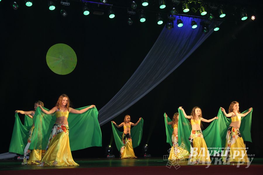 В ДК ЛК прошел музыкально-танцевальный спектакль «Босиком по млечному пути» (фото)