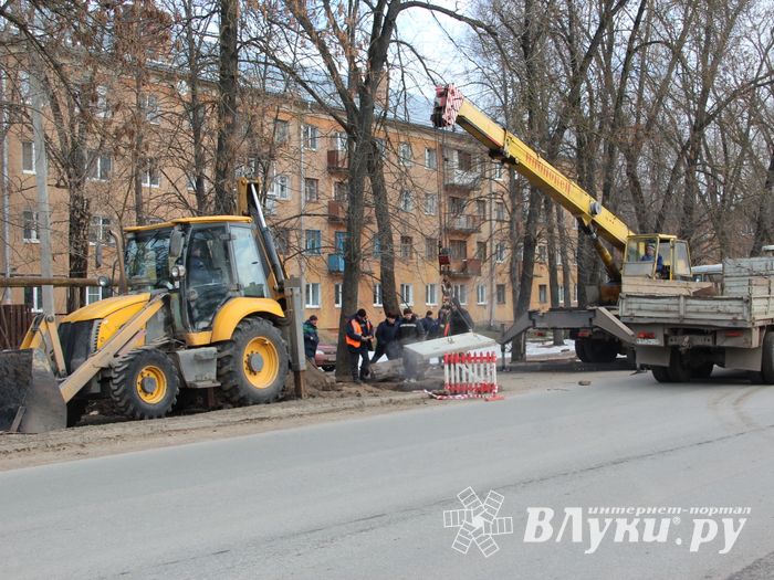 На пр. Гагарина идёт ремонт теплотрассы (ФОТО)