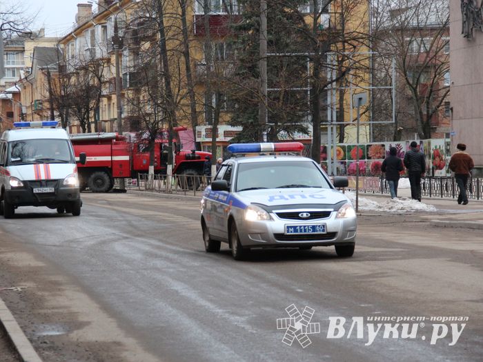 В Великих Луках «захватили заложников» (фото)