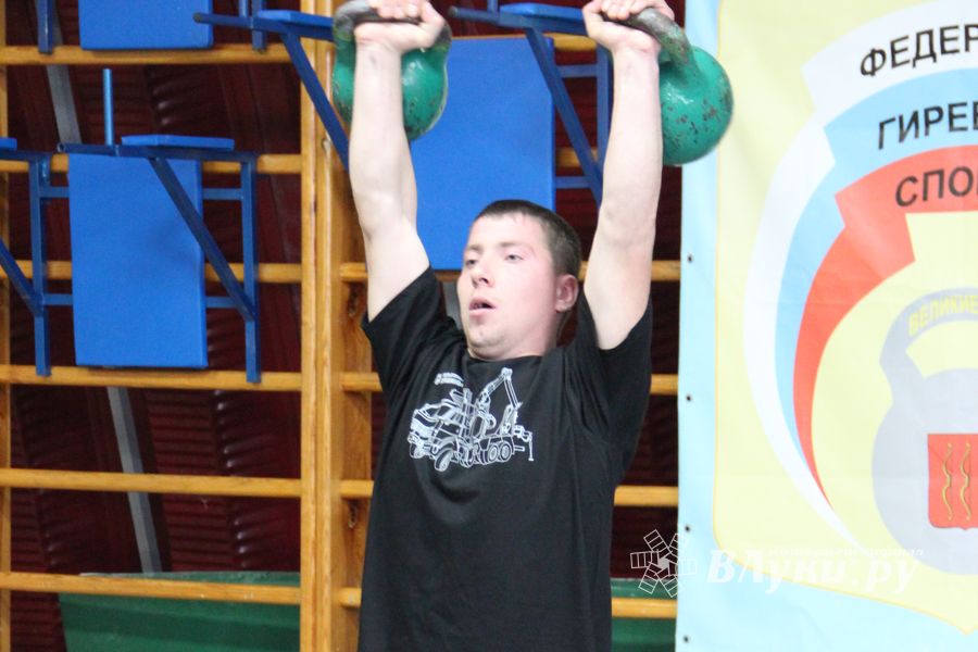 В Великих Луках прошла спартакиада по гиревому спорту среди предприятий и организаций города (фото)