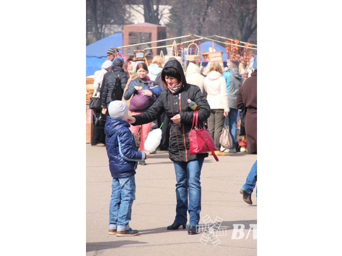 В Великих Луках проходит Весенняя ярмарка