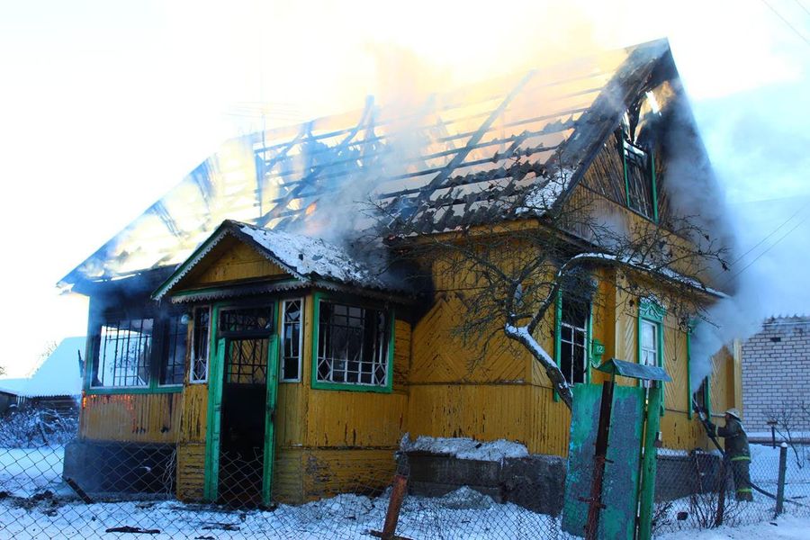 В результате пожара в Невеле погиб мужчина (фото + видео)