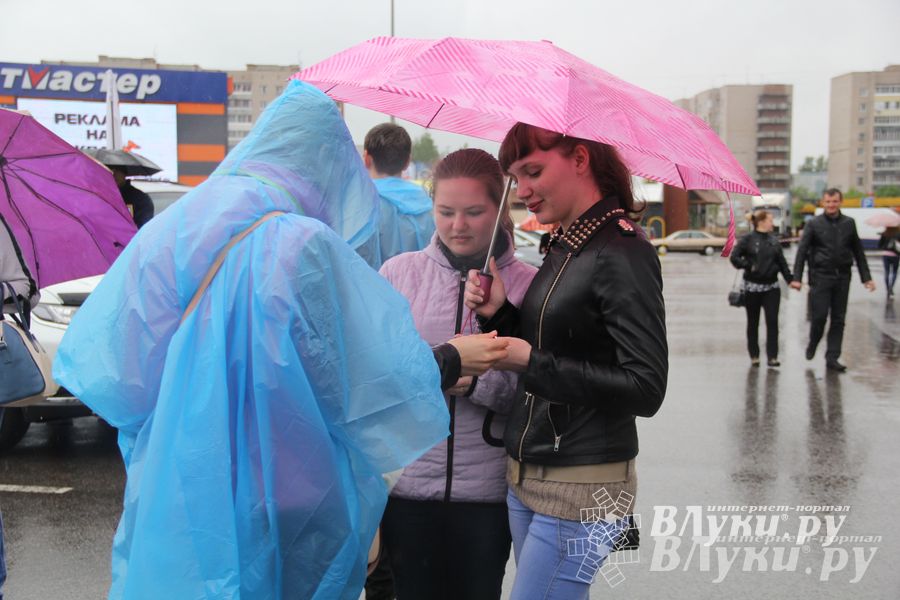 В Великих Луках прошла «Весенняя автоярмарка Великие Луки — 2015» (фото)