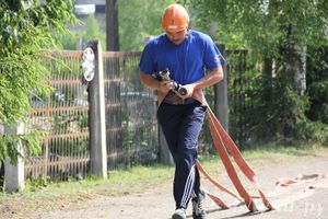 В Великих Луках прошли соревнования среди пожарных