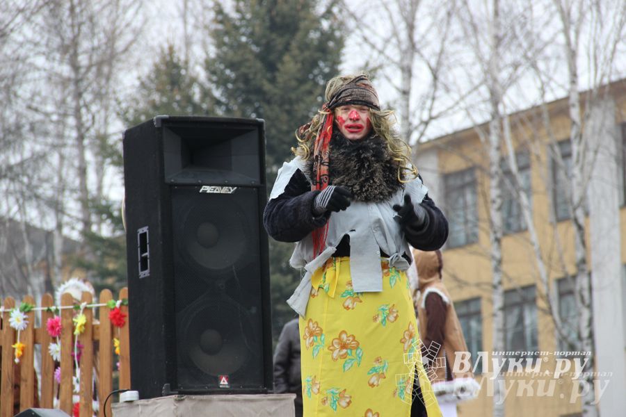 В Великих Луках состоялись проводы Широкой Масленицы — 2015 (фото)