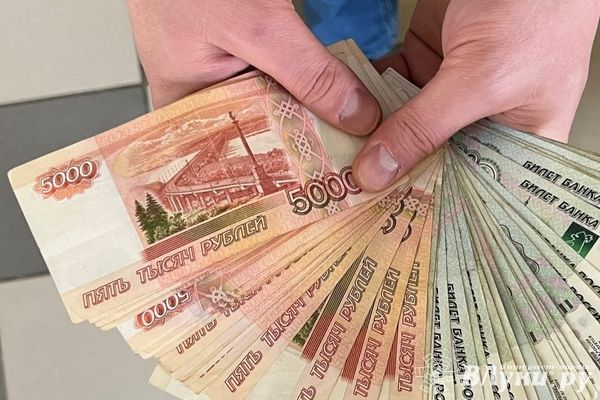 С двух великолучан принудительно взыскали долги за ЖКУ в солидарном порядке