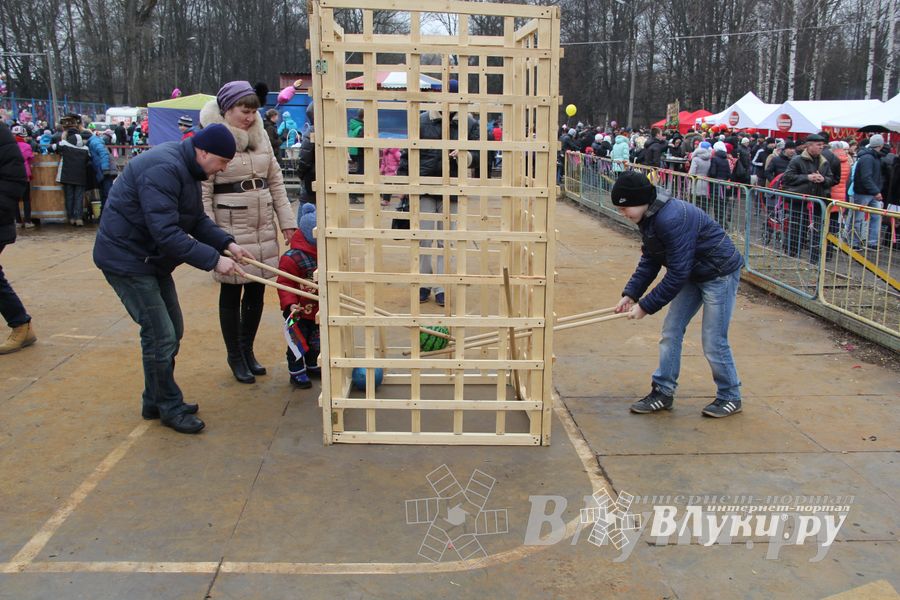 Гуляния широкой великолукской Масленицы