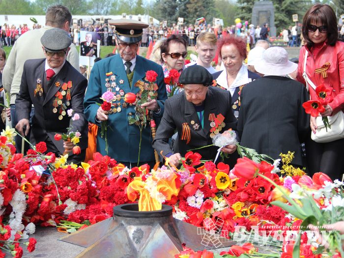 Парад Победы в Великих Луках (фото)