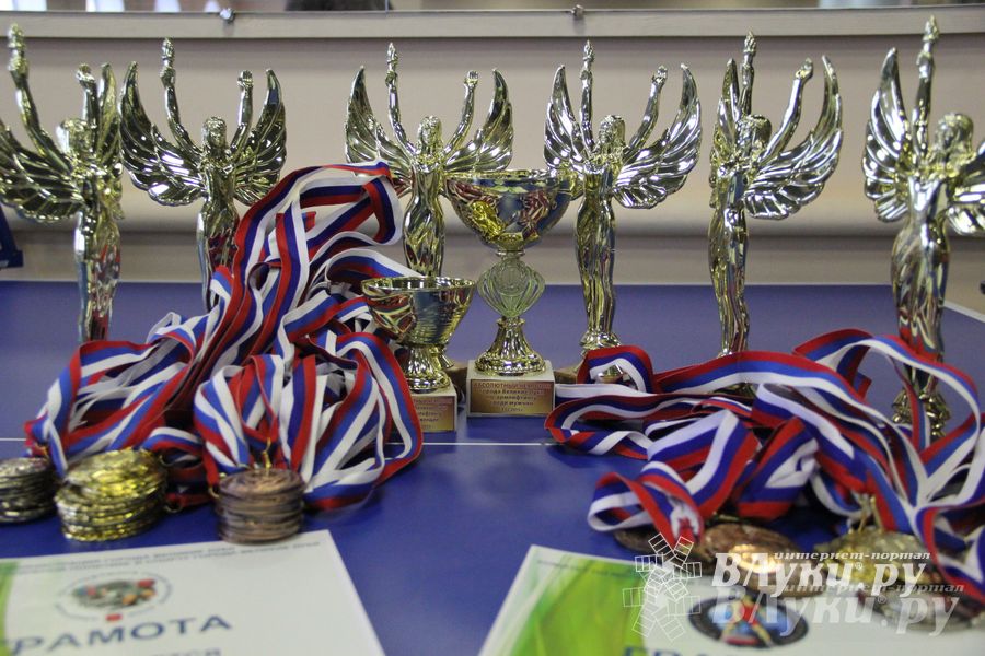 В Великих Луках состоялись Первенство города по жиму штанги и Первый Кубок города по армлифтингу (фото)