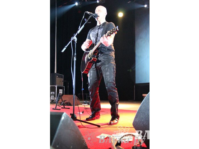 В Великих Луках состоялся концерт Дениса Майданова