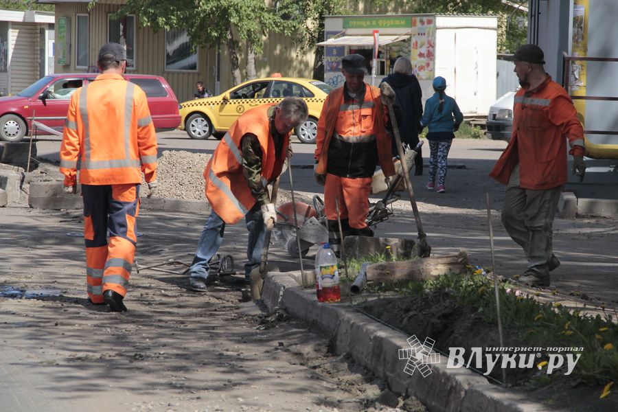 В Великих Луках на три дня закрыта ул. Вокзальная (ФОТО)