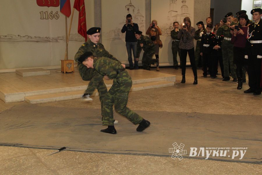 Великолукские кадеты принесли присягу (ФОТО)