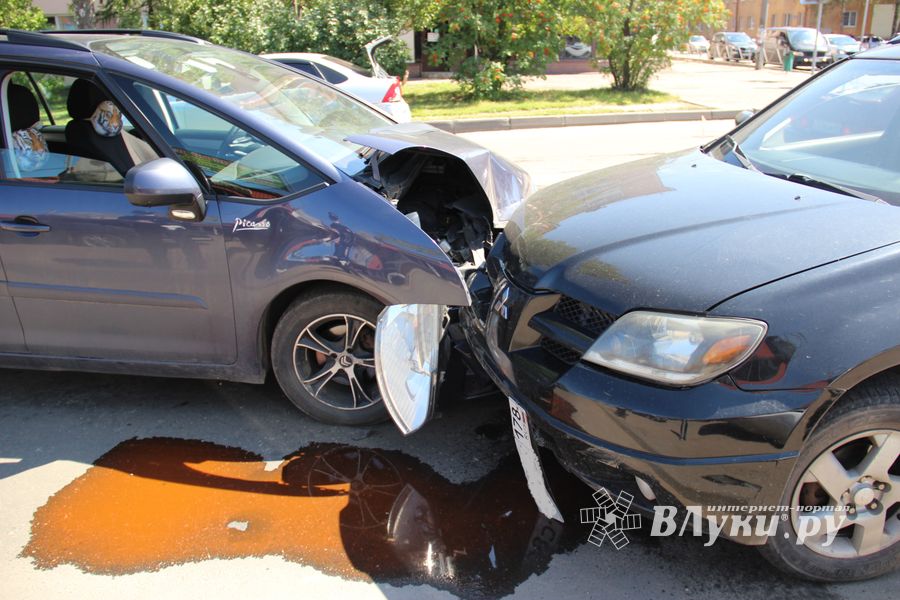 ДТП возле Смоленского рынка (ФОТО)