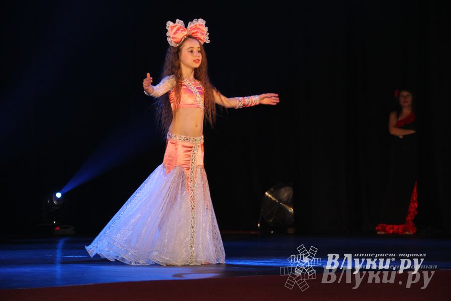 В ДК ЛК прошел музыкально-танцевальный спектакль «Босиком по млечному пути» (фото)