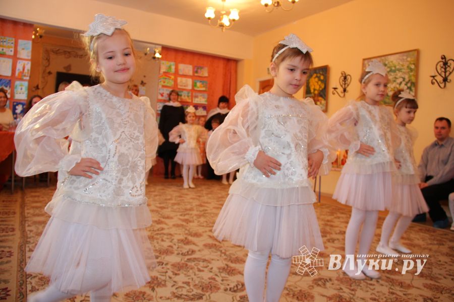 «Красота Божьего мира» в рисунках дошколят Великих Лук (ФОТО)