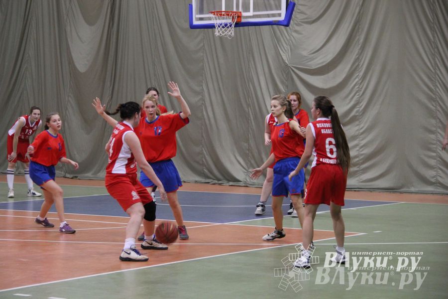 В Великих Луках прошли финальные игры муниципального этапа «КЭС-Баскет» (фото)