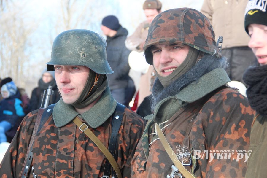 В Великих Луках реконструировали подвиг Александра Матросова (12+)(ФОТО)