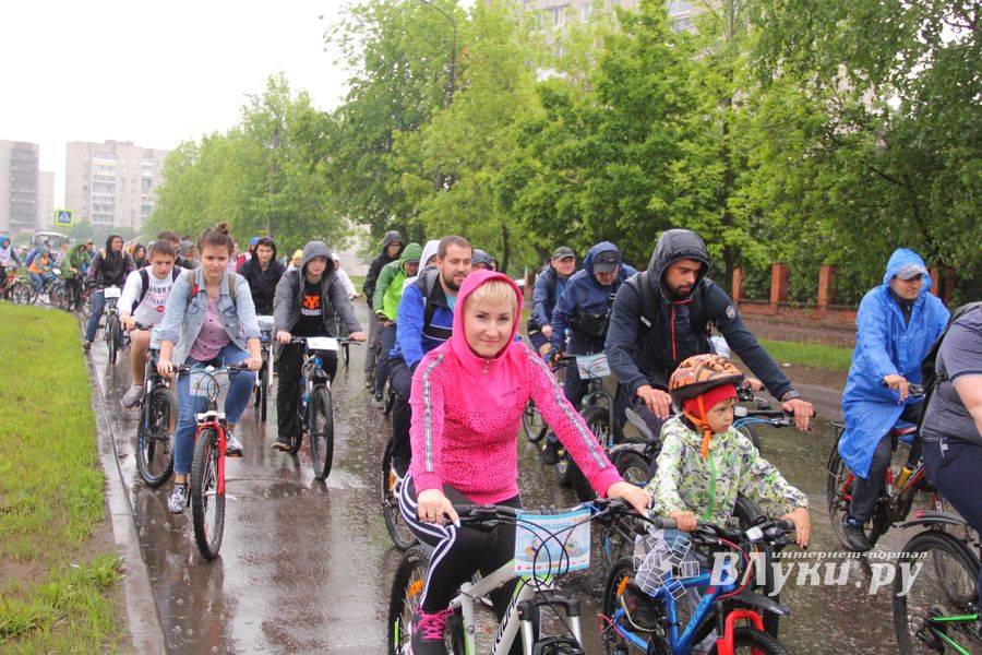 Зигзаг здоровья выполнили великолукские велосипедисты (ФОТО)