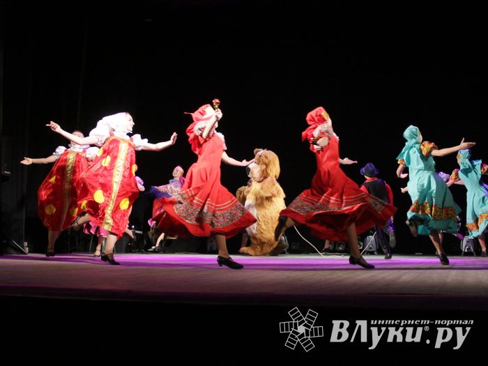 В Великих Луках играла гармонь (фото)