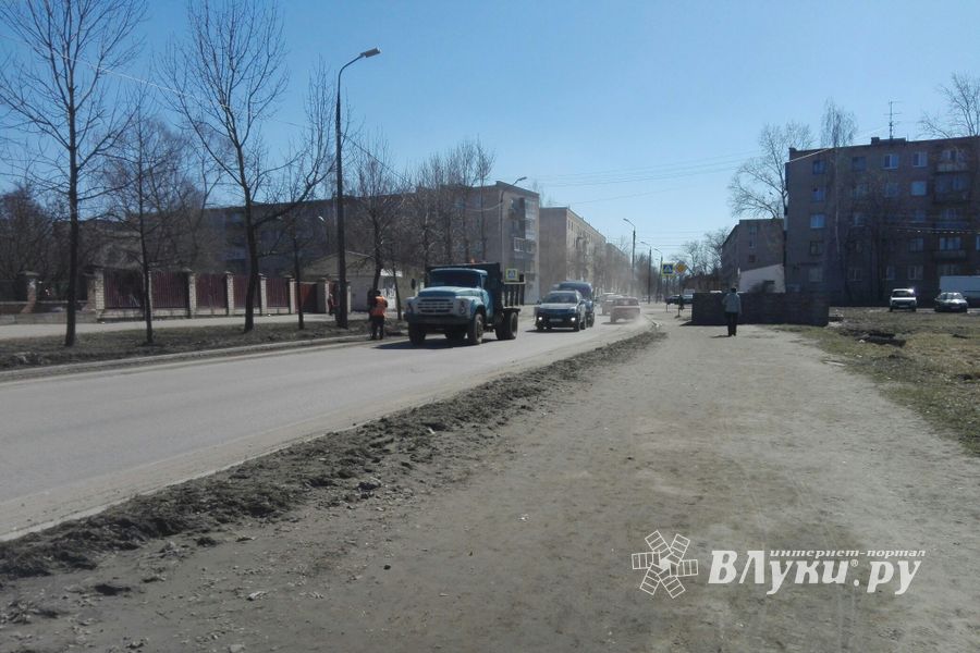 Чистота и пробки: Великие Луки приводят в порядок (ФОТО)