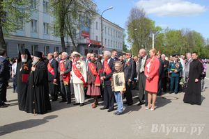 Парад Победы в Великих Луках (фото)