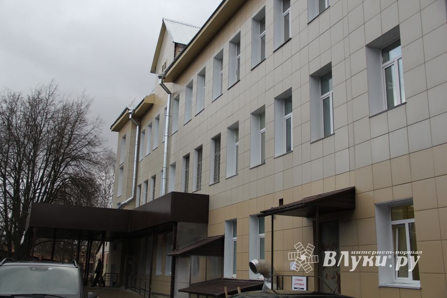 Андрей Турчак велел наладить работу томографа и улучшить вентиляцию в палатах Великолукской межрайонной больницы