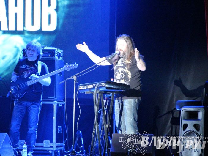 В Великих Луках состоялся концерт Дениса Майданова