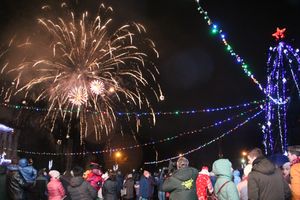 Дождик не помешал открытию городской ёлки (ФОТО)