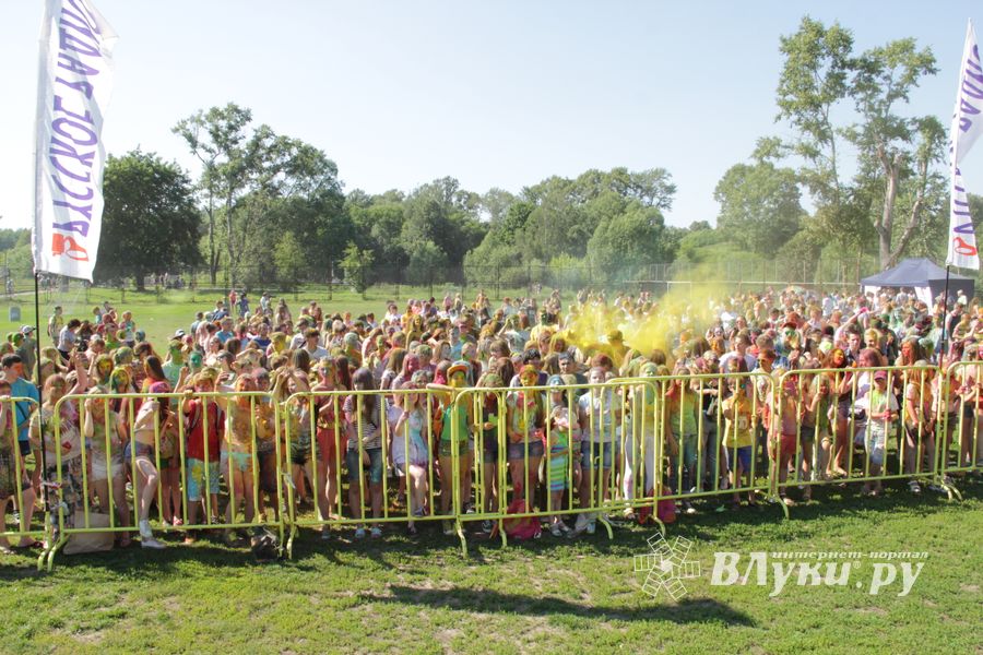 Яркие эмоции «ColorFest» в Великих Луках (ФОТО)