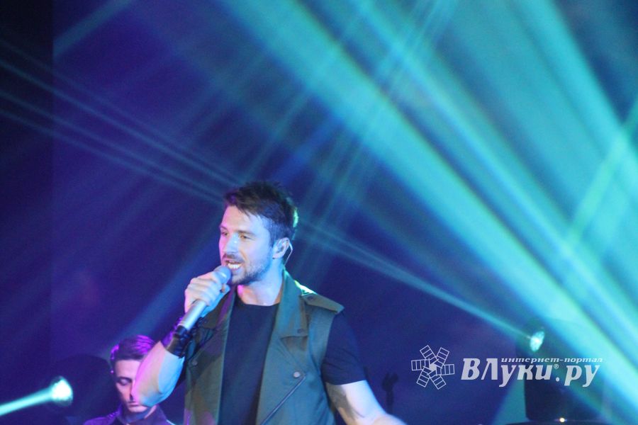 В Великих Луках состоялся концерт Сергея Лазарева