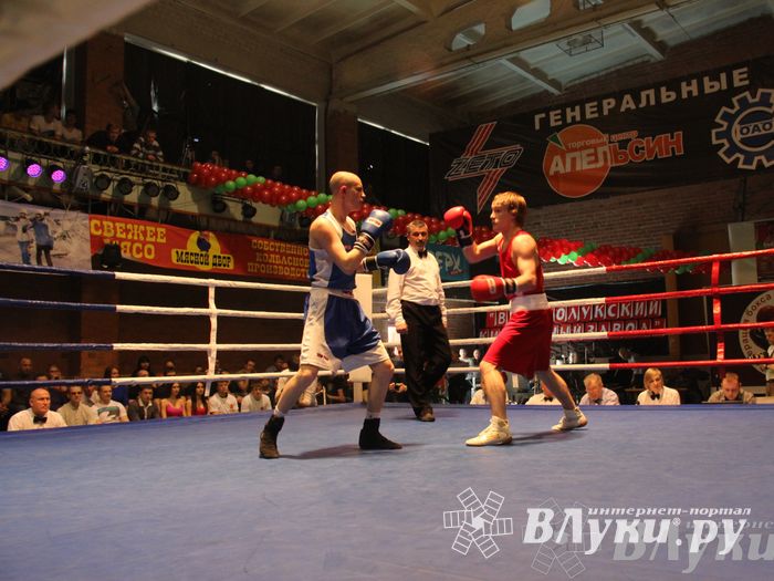 В Великих Луках состоялась матчевая встреча по боксу