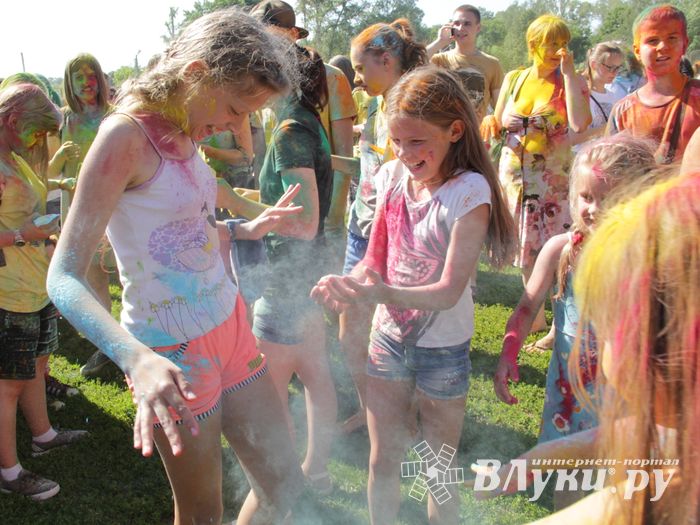 Яркие эмоции «ColorFest» в Великих Луках (ФОТО)