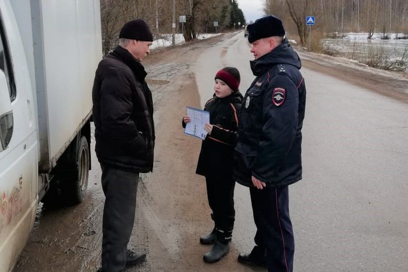 В Великолукском районе водителей призвали беречь самое дорогое (ФОТО)