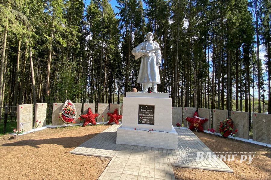 В Переслегино на воинском мемориале – новый памятник (ФОТО)