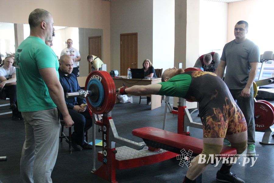 В Великих Луках состоялись Чемпионат и Первенство Псковской области по жиму штанги лежа (ФОТО)