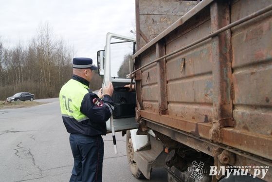Сотрудниками ГИБДД проверена работа тахографов на транспорте (фото)