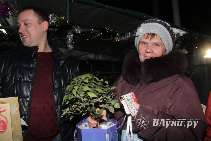 Великие Луки к встрече Нового года готовы (ФОТО)