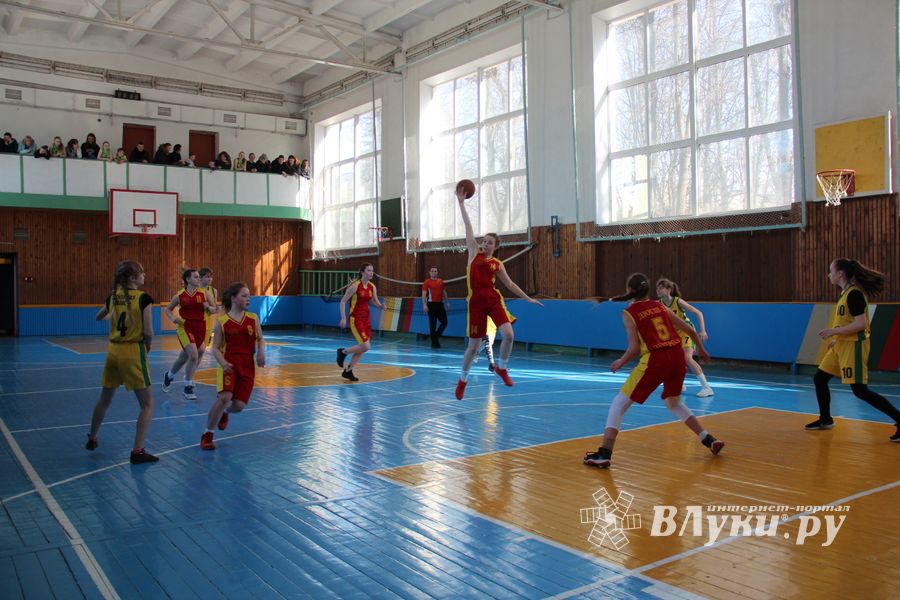 Великолучанки завоевали золото на открытом турнире по баскетболу (ФОТО)
