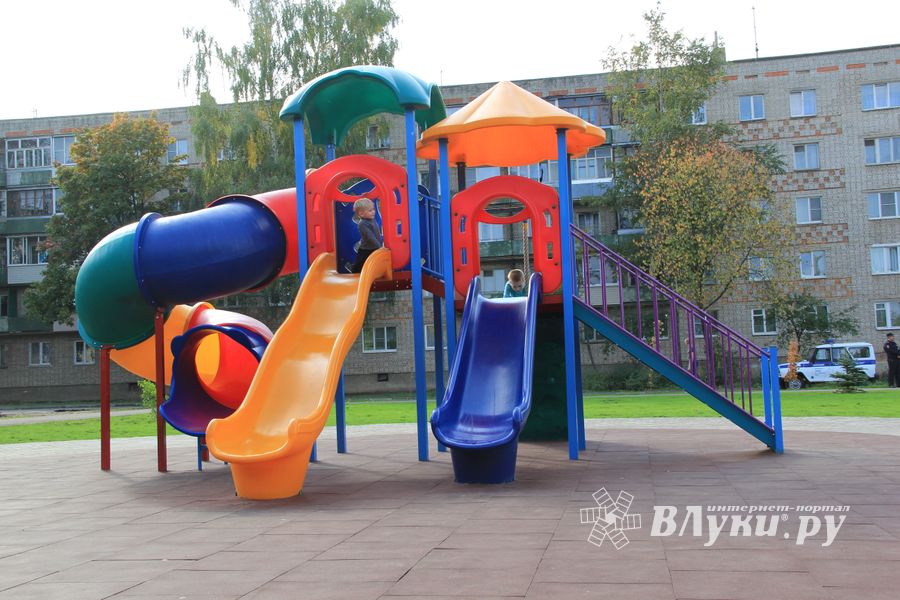 В Великих Луких благоустроили сквер на ул. Жукова (фото)